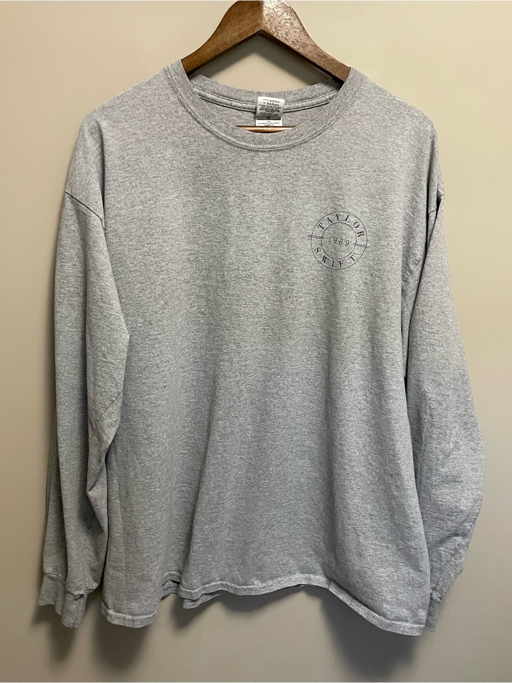 Taylor Swift 1989 World Tour Grey Long Sleeve Tee Size XL